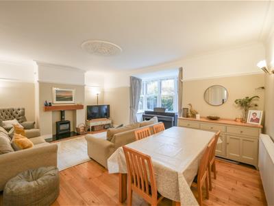 LIVING/DINING ROOM